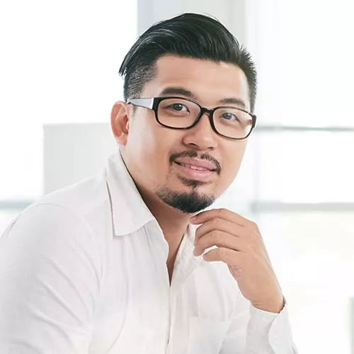 vietnamese-businessman-XXLKBRZ